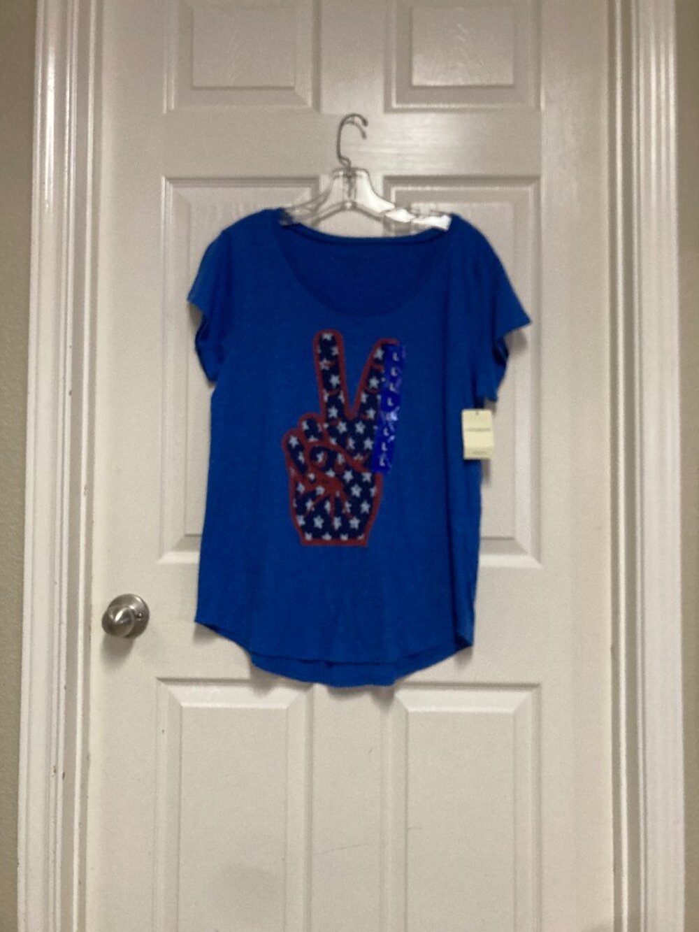 Lucky Brand tee New With Tags Blue w/star spangled peace sign hand size Large